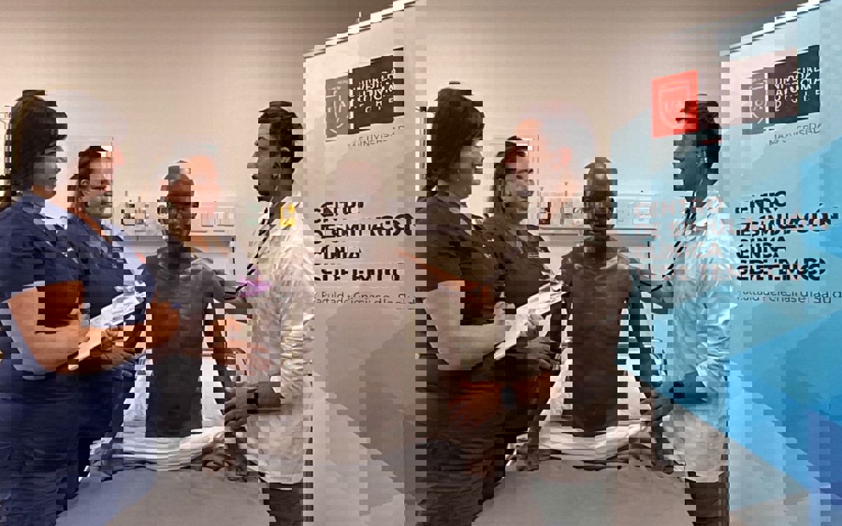 Cardiovascular & Respiratory Examination Trainer with students in Chile